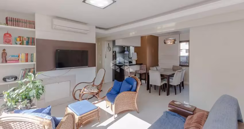 Apartamento com 3 dormitórios, sendo 1 suíte e 2 vagas no bairro petrópolis