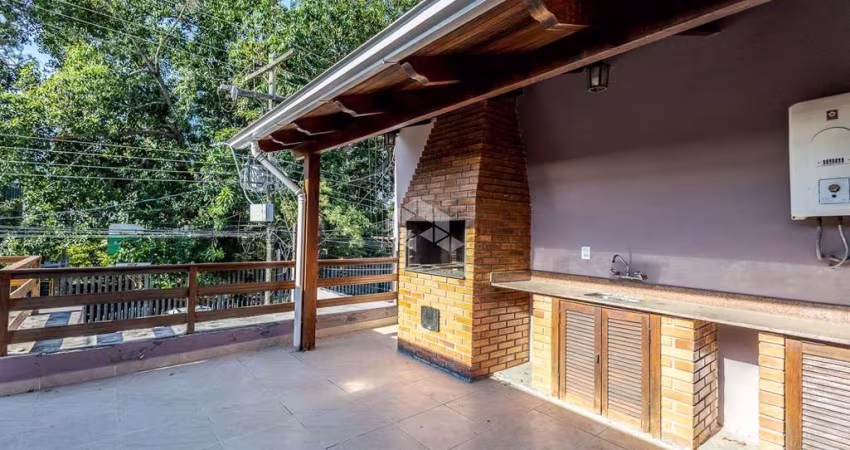 Crédito Real vende excelente casa de 3 dormitórios, com 1 vaga, bairro Humaitá em Porto Alegre