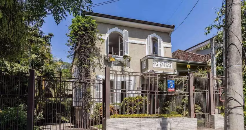 Casa de 370m2 com 4 dormitórios e um pátio espetacular!