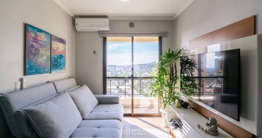 Apartamento ensolarado, 02 dormitórios, sacada, 01 vaga coberta.