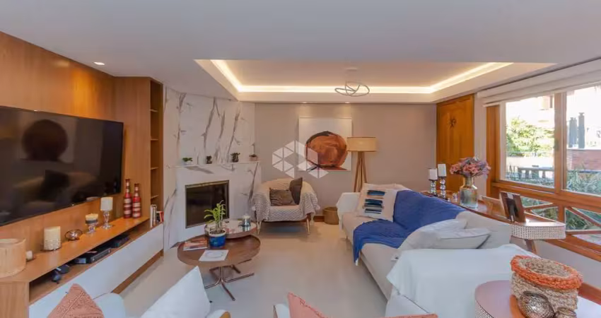 Casa em condomínio, totalmente reformada e semi mobiliada!