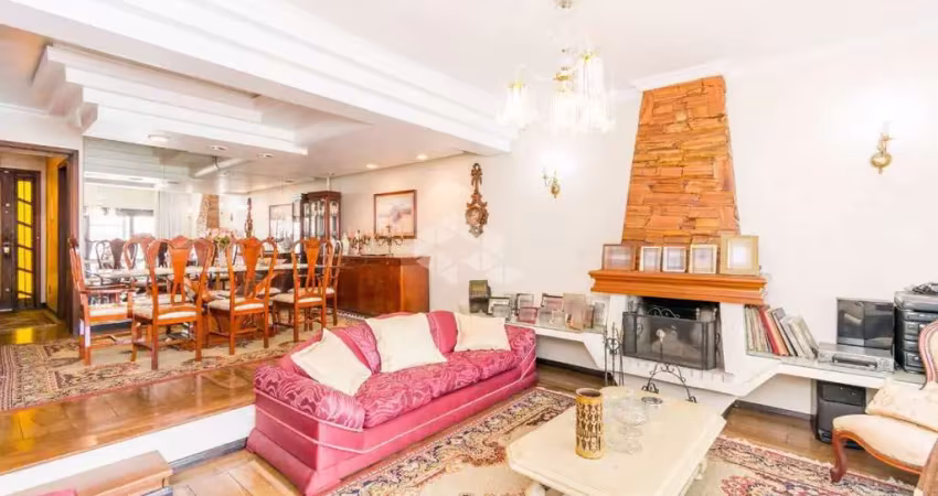 Casa com 4 dormitórios, sendo 1 suíte e 4 vagas no bairro passo da areia
