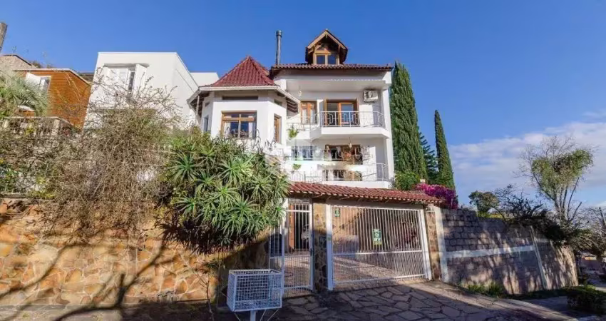Casa com 6 dormitórios, sendo 1 suíte e 4 vagas no bairro sétimo ceu