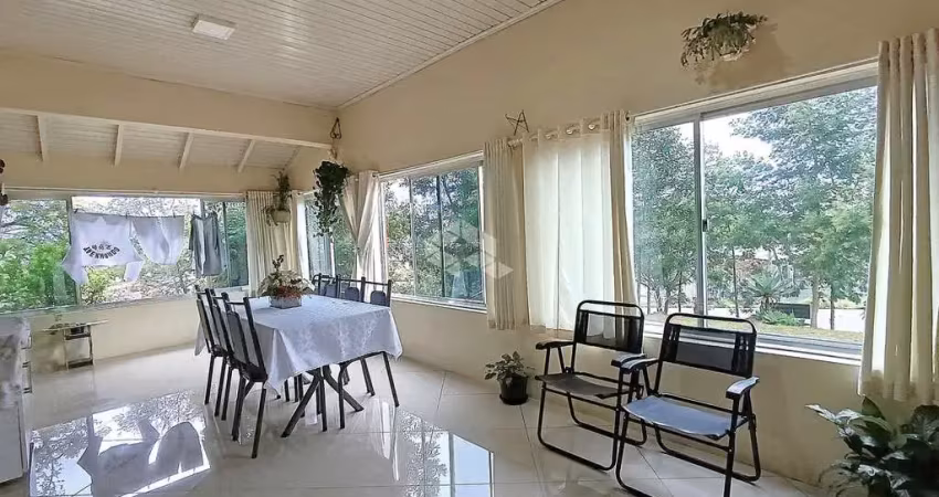 Bela Casa com 2 dormitórios sala cozinha e um ótimo e espaçoso salão de festas no Bairro União Estância Velha ?