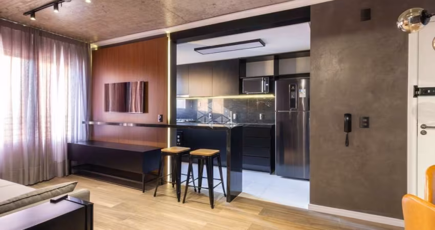 Apartamento mobiliado, 2 dormitórios, 1 suíte, churrasqueira, elevador, 1 vagas coberta. Bairro Centro de Novo Hamburgo. Aceita Financiamento