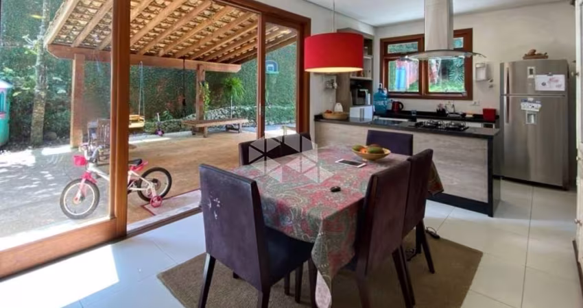 Fazendinha - melhor localização! 3 dorms (1 suíte), rústica contemporânea!