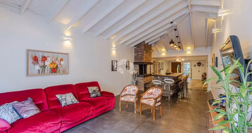 Casa reformada com 3 suítes no Bairro Boa Vista