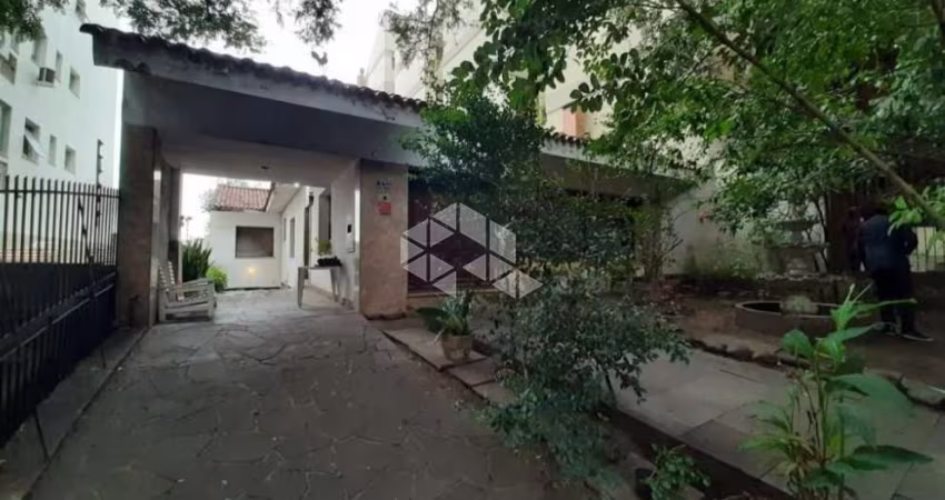 Casa com 3 quartos e 4 vagas no bairro Moinhos de Vento