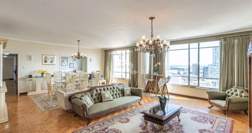 Apartamento em frente a Santa Casa de Misericórdia de Porto Alegre com 4 quartos