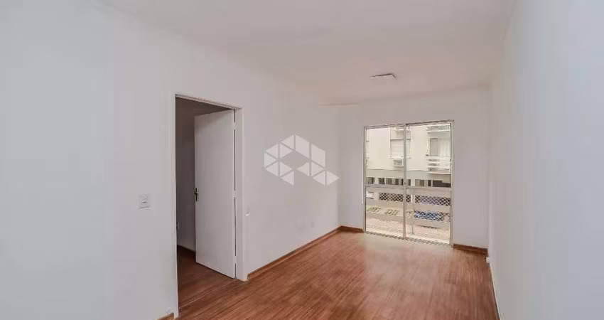 Apartamento reformado com 71m privativos 3 quartos e 1 vaga no bairro Passo da Areia
