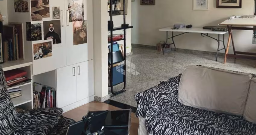 Apartamento  mobiliado em Perdizes com 98m², 3 dormitórios, sendo  1 suíte e 1 vaga.