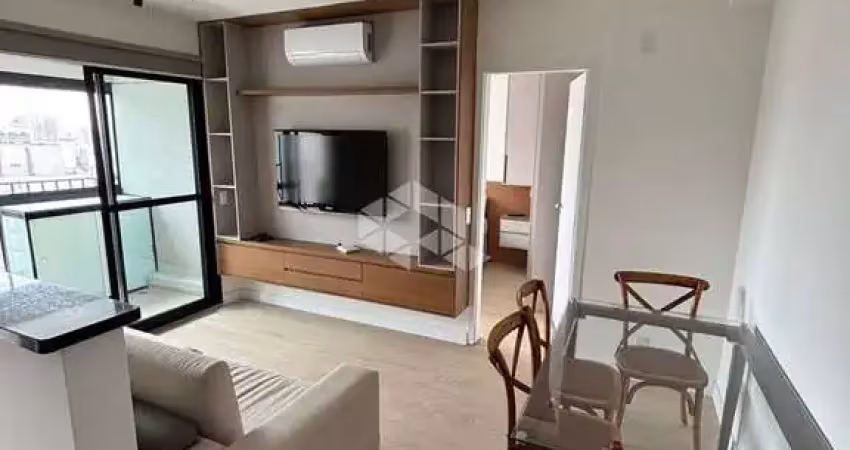 Apartamento com 1 dormitório, 41m², varanda, totalmente mobiliado, e 1 vaga, na Vila Buarque.