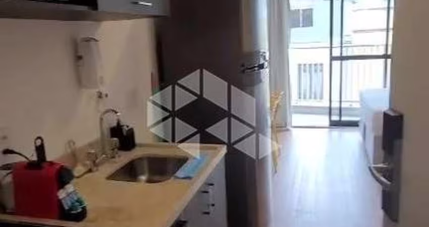 Studio mobiliado, com 25m², 1 dorm, a 270 metros do Metrô Republica.