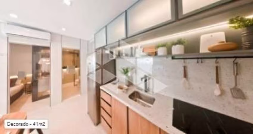 Apartamento Garden com 84 m2, 1 dormitório e living ampliado na Aimberê!
