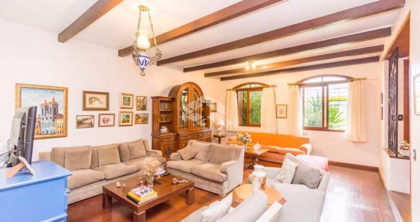 Casa com 230m² de área privativa.
