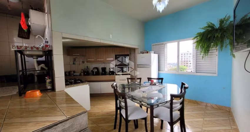 Casa de 03 pisos e cobertura com03 dormitórios no bairro Vila Jardim