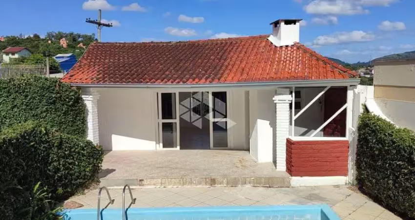 Casa reformada a venda com 03 dormitorios e piscina no bairro vila nova
