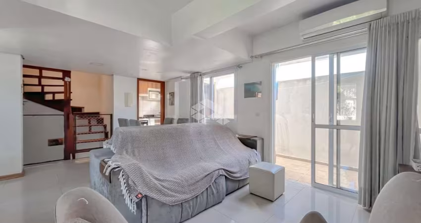 Ótimo sobrado em condominio Fechado com 03 casas 128m² no Jardim Sao Pedro