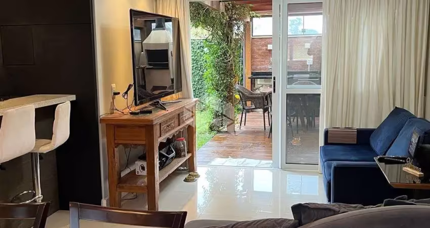 Casa em condomínio, 241m2 privados e garagem para 2 veículos no teresópolis