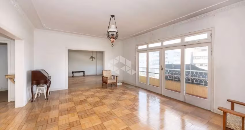 Apartamento de 171m2, living em 2 ambientes,  sacada, 3 dormitórios, sendo 2 suítes