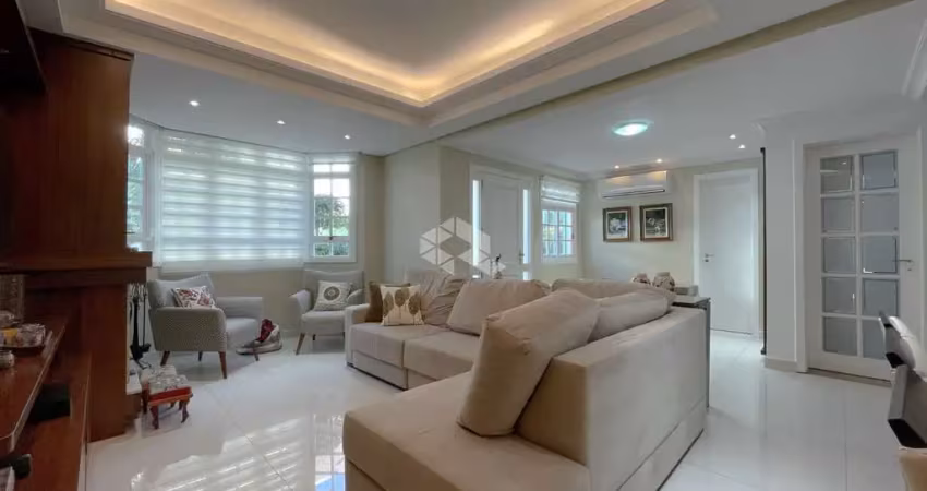 Casa em condomomínio, 1 suíte + 2 dormitóios, lareira no bairro guaruja