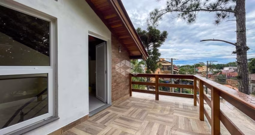 Linda Casa em construção com pátio totalmente privativo.