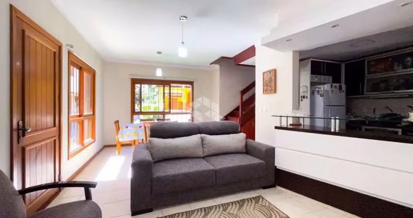 Linda casa em condomínio bairro Guarujá.