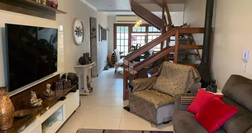 CASA EM CONDOMINIO  COM 3 DORMITORIOS  NO BAIRRO IPANEMA