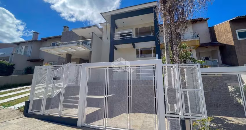 Casa estilo Sobrado,  de 03 suítes, 02 vagas cobertas, opção para 4º dormitório