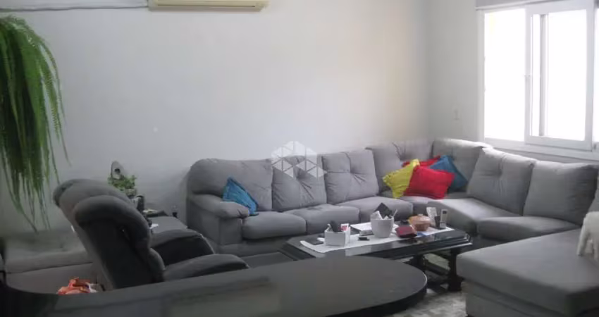 Casa com 3 quartos à venda na Rua Jerolomo Minuzo, 107, Vila Nova, Porto Alegre