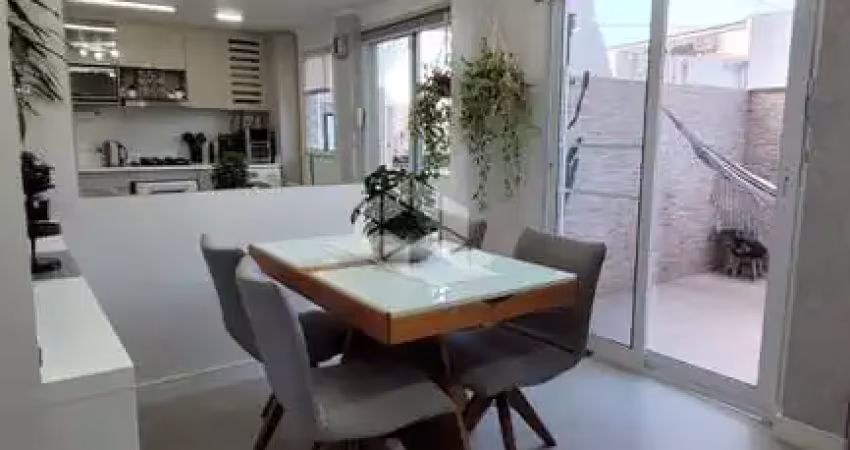 Casa em condomínio na cavalhada ao lado do residencial jardim do sol! casa ensolarada, totalmente reformada, com 79m² privativos