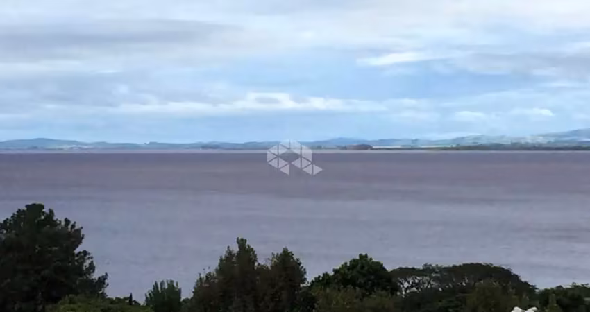 Casa com  4 dormitórios a venda no bairro pedra redonda em porto alegre