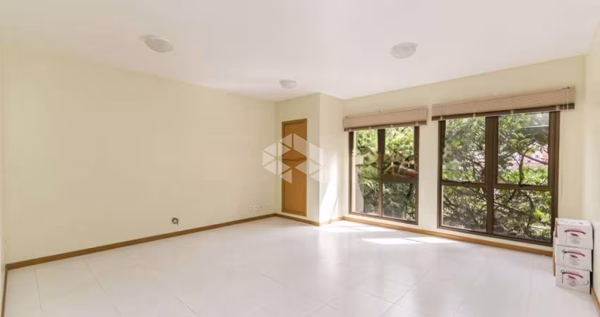 Sala comercial no condomínio Biltmore no bairro Praia de Belas com box escriturado