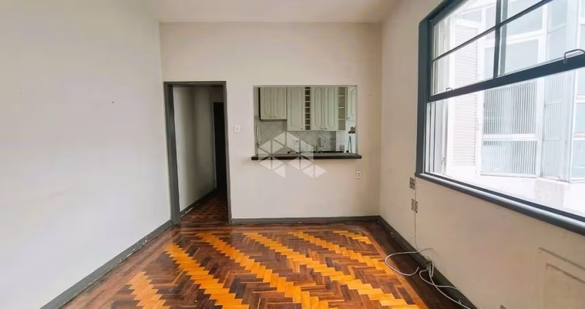 Apartamento de 3 dormitórios de frente com sacada a metros do Parque da Redenção