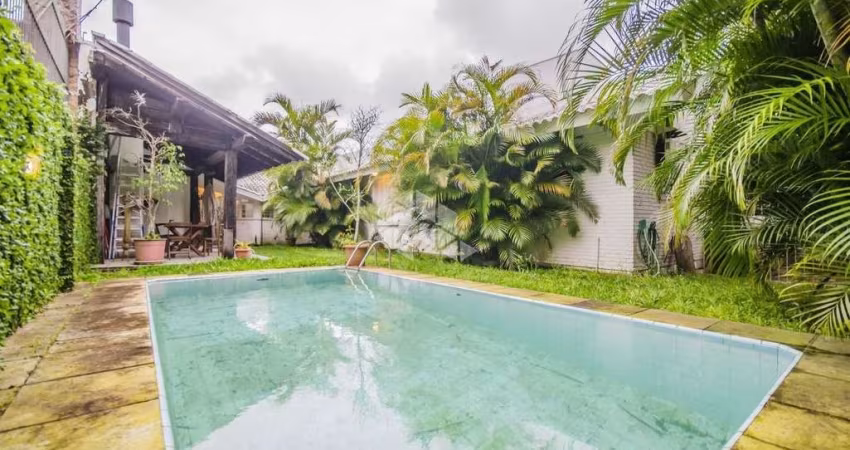 Casa térrea á venda no Bairro Ipanema a metros da Orla do Guaíba