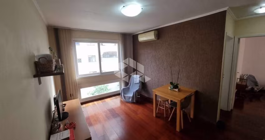 Excelente Apartamento de 2 dormitórios com vaga de garagem coberta e escriturada no bairro Auxiliadora