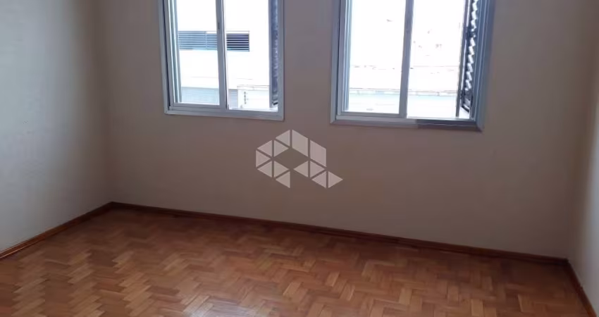 Excelente Apartamento de  2 dormitórios transformado em 3 todo reformado próximo Av. Ceará