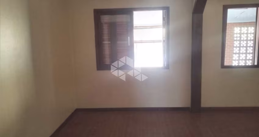 Casa de 3 dormitórios reformada, 62 m2 com 1 suíte, 1 vaga garagem coberta