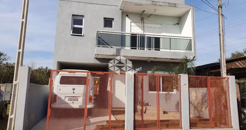 Amplo sobrado Novo com 03 dormitórios, sendo 01 suíte c/ sacada.