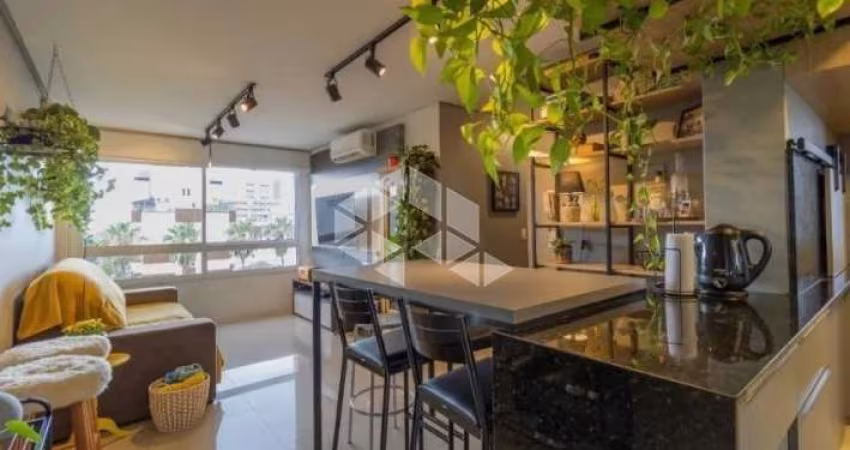 Lindo apartamento SEMI MOBILIADO em andar alto no Menino Deus