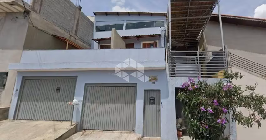 Vendo casa 250 m2 4 dormitórios, 1 suíte + kitnet, 2 vagas de garagem no parque monte alegre, taboão da serra-sp