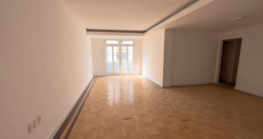 Apartamento 3 dormitórios, 1 suite, com elevador no bairro Santana em Porto Alegre