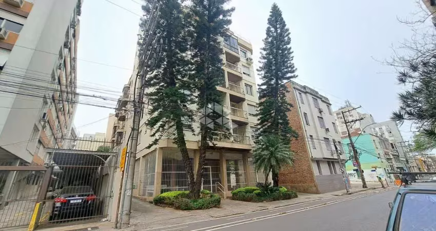 Apartamento de 2 dormitórios frente com sacada, tem vaga para alugar no predio.