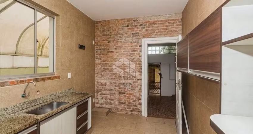 Apartamento 3 dormitorios terreo frente com suite, 2 vagas de garagem.