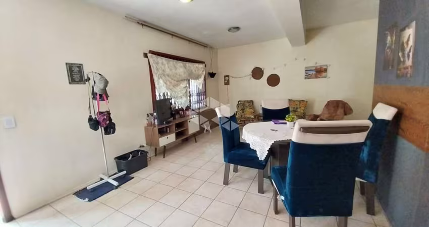 Baixou o valor!!!Casa 3 dormitórios, 2 andares com sacada fechada próximo ao Zaffari Lindóia.