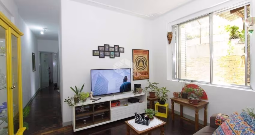 Apartamento 2 dormitórios com pátio na Cidade Baixa próximo a Redenção