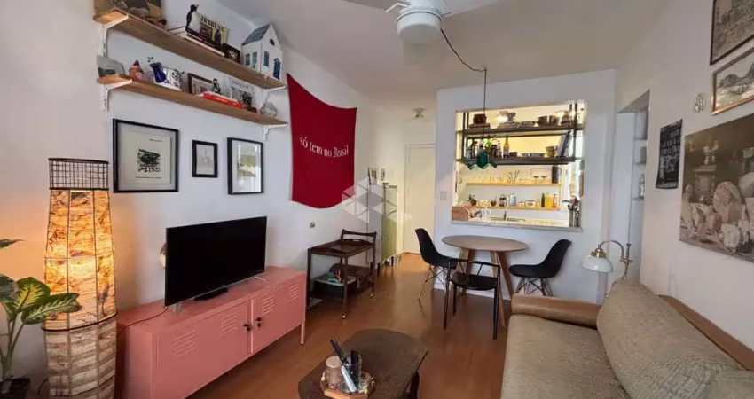 Apartamento no bom fim, 1 dormitório, sacada, semi mobiliado,