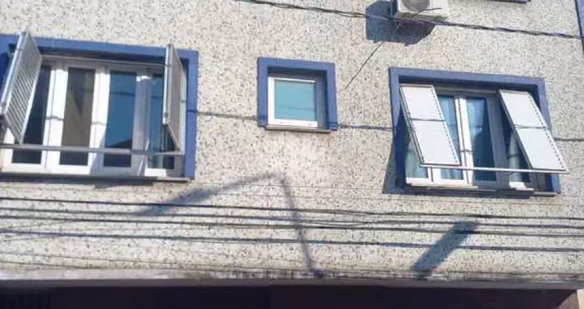 Apartamento de 2 dormitorios reformado entrar e morar.