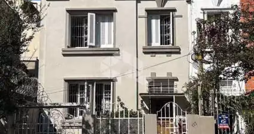 Casa de 3 dormitorios, 2 salas, edicula nos fundos, garagem 3 carros