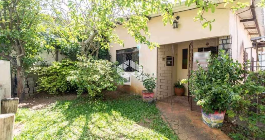 Crédito Real vende.Casa com 2 dormitórios em terreno com 435m² no bairro Chácara das Pedras.